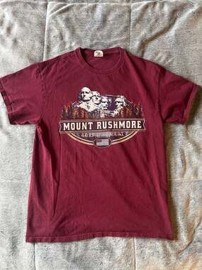 Delta Pro Weight Mount Rushmore National Memorial T-Shirt Maroon Adult